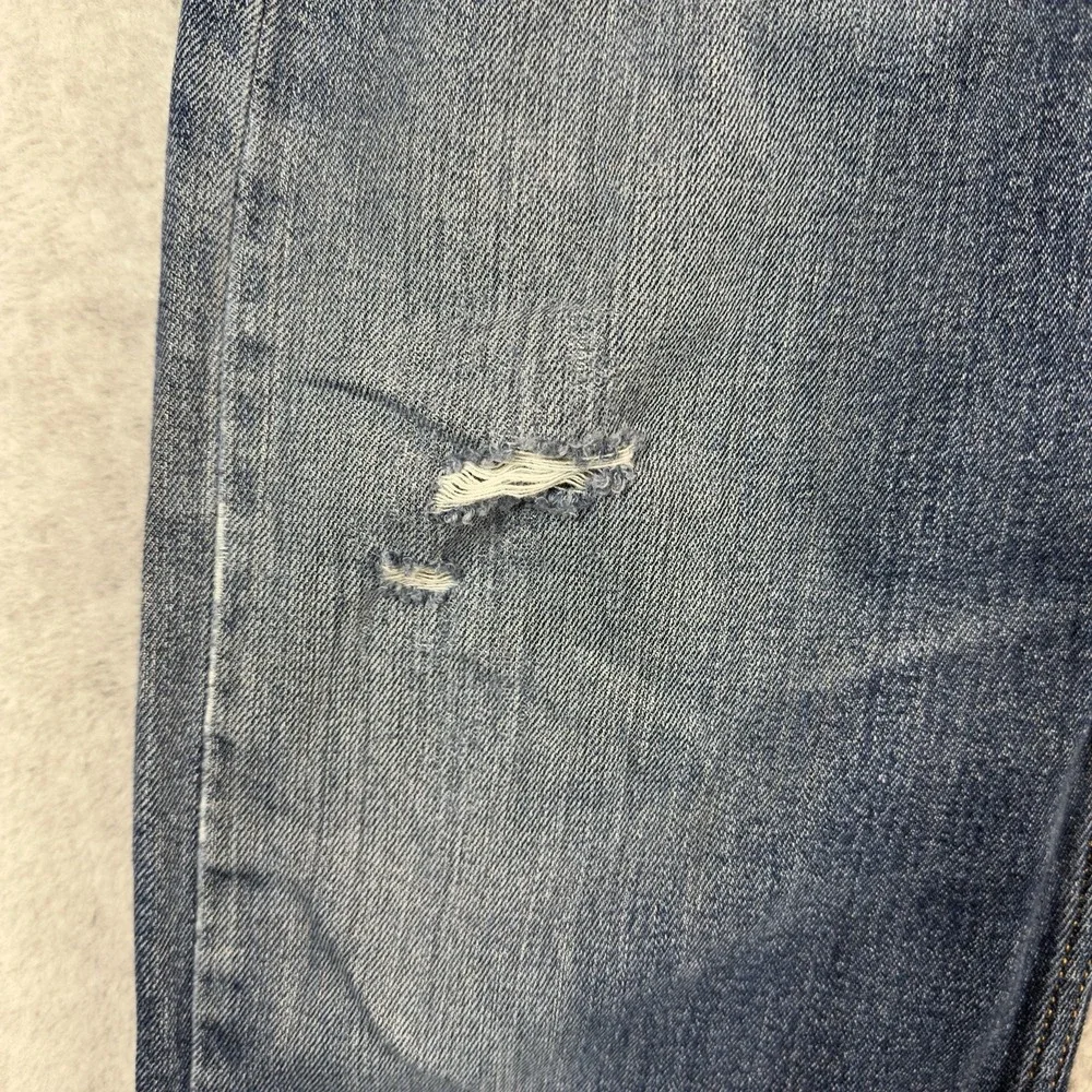 Levis good distressing
